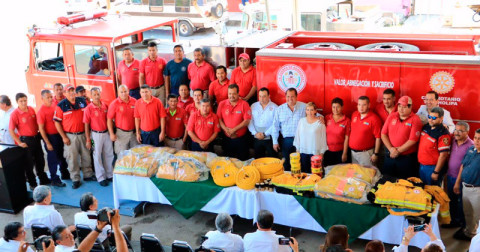 Cuerpo de bomberos recibe equipo nuevo 
