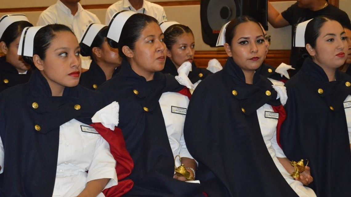 Maki felicita a graduados de escuela de Enfermería Dr. José Ángel Cadena y Cadena