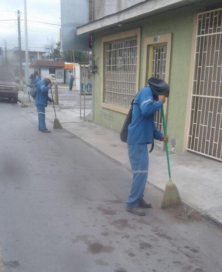 Realizan mantenimiento a vialidades 