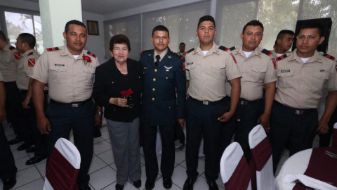 Reconoce Magdalena Peraza al Ejército Mexicano en su 105 aniversario