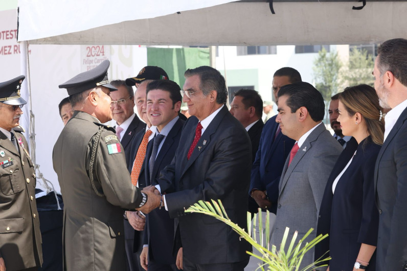 Acude Américo Villarreal a relevos de mandos de la IV Región, 8/a y 48/a Zonas Militares