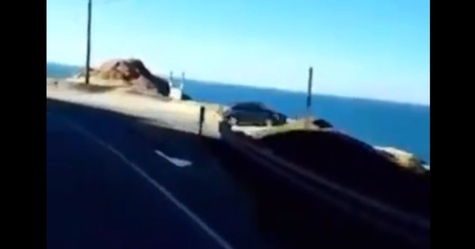 Vehículo cae por acantilado; no encuentran el auto ni al conductor