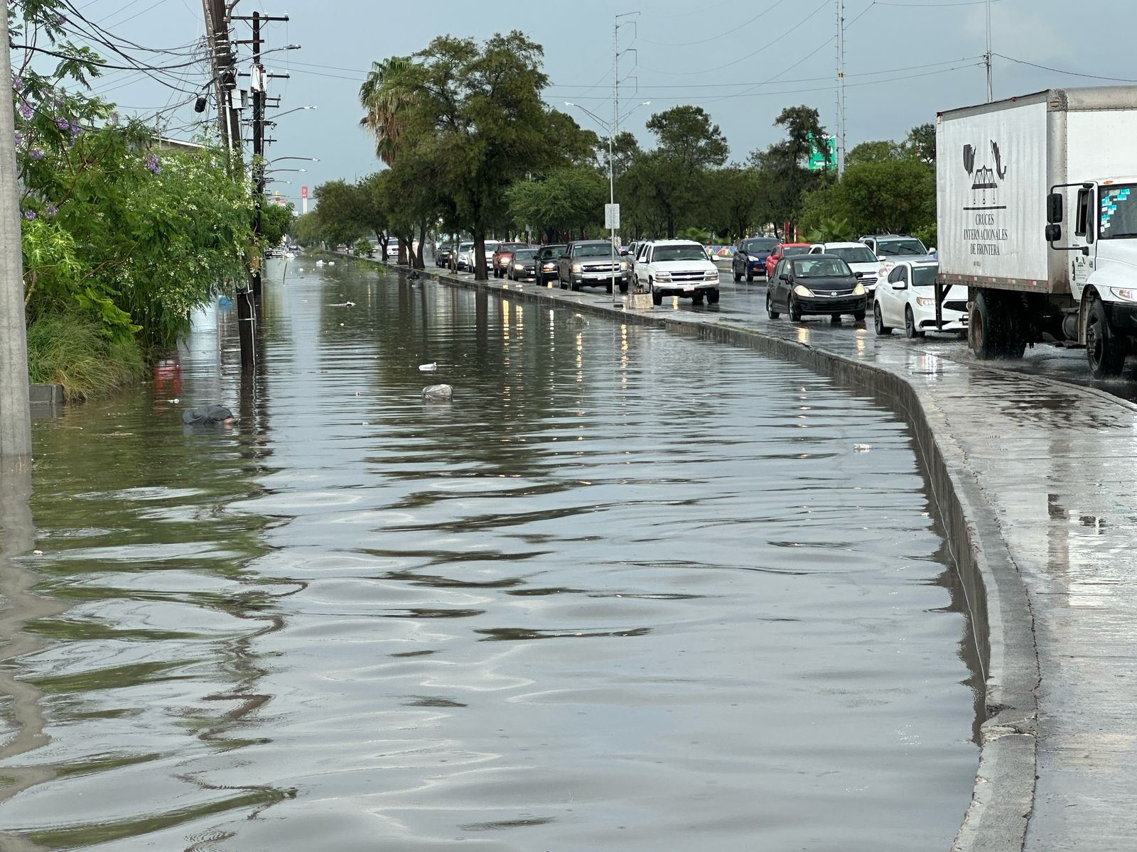 Inundaciones y caos vial en Matamoros tras fuertes lluvias