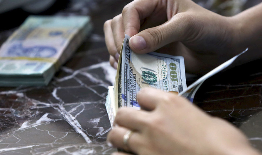 Dólar se vende en 21.90 pesos en el AICM