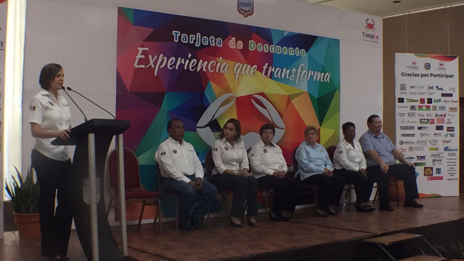 Presentan tarjeta de descuento "Experiencia que transforma"