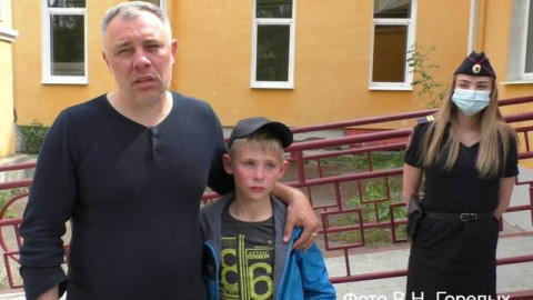 Niño sobrevive a ataque de osos tras fingir su muerte