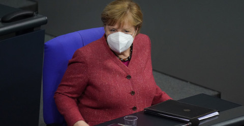 Angela Merkel ve inaceptable 590 nuevas muertes por COVID-19 en 24 horas