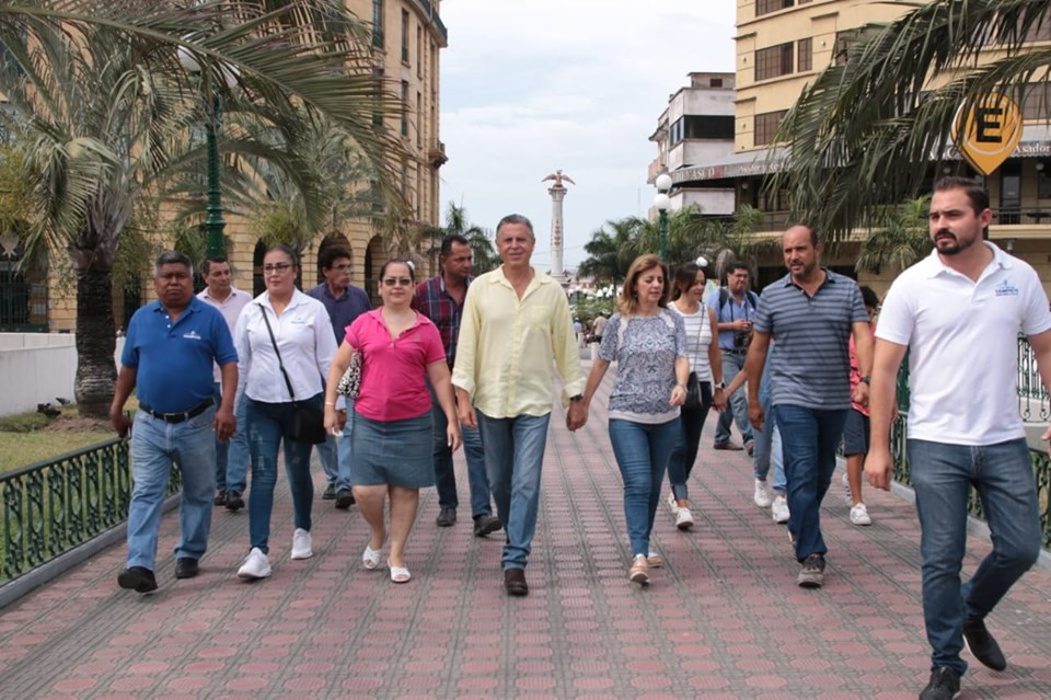 Alcalde presente el avance de obras y entrega de estanquillos especiales