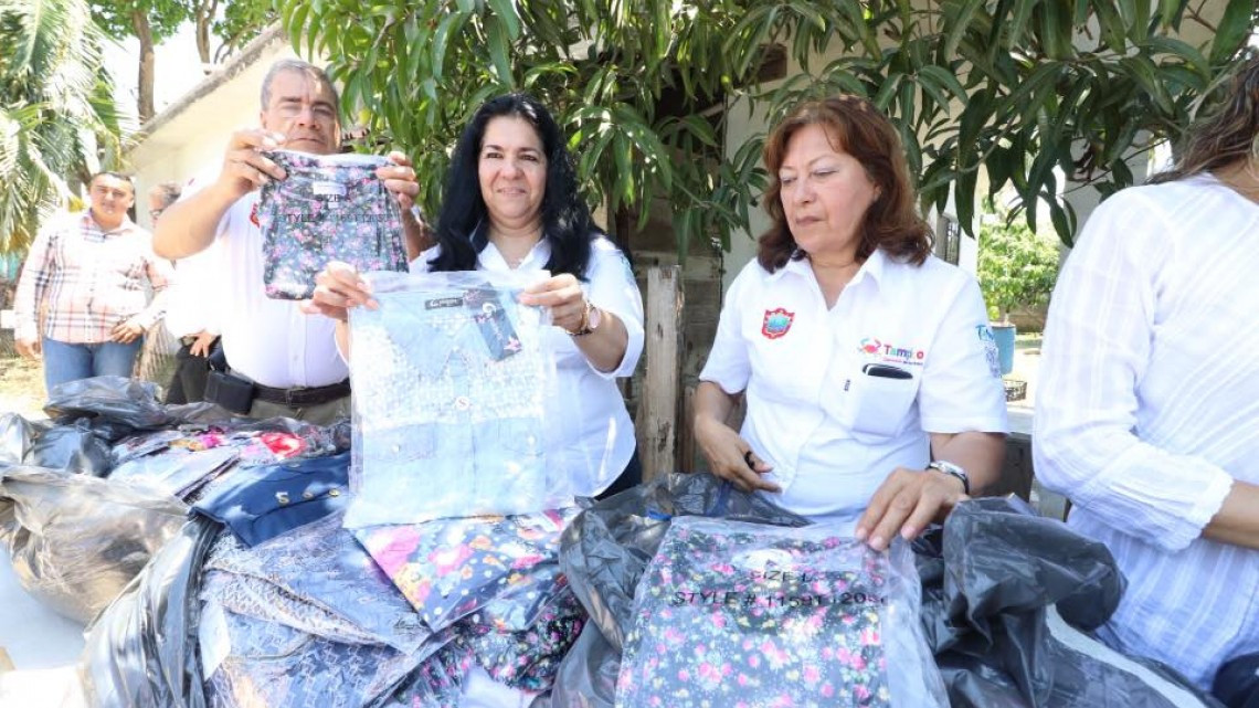 Benefician con ropa, calzado a familias de Tampico