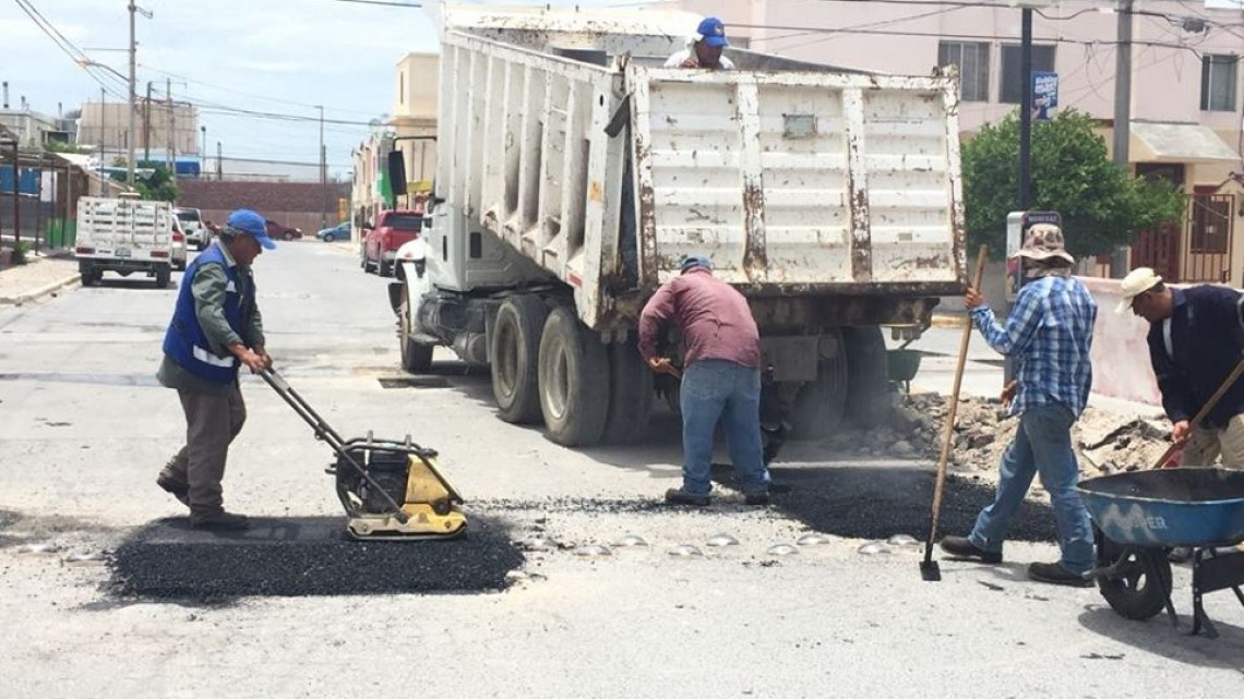 Realizan actividades de bacheo