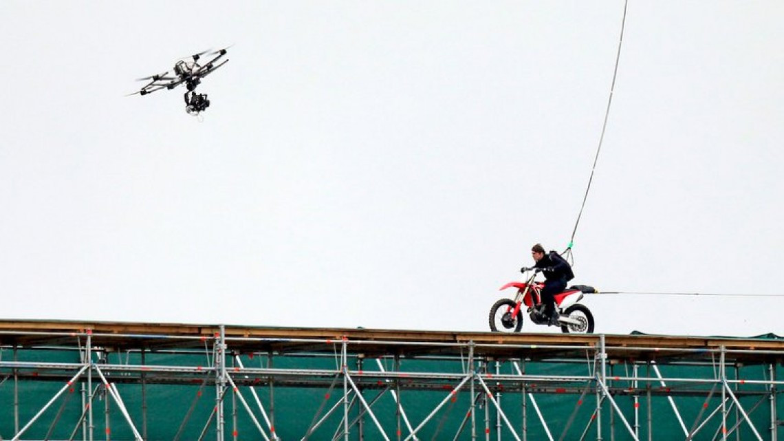 ¡Sin miedo al éxito! Tom Cruise retoma grabaciones de Misión Imposible con peligrosas acrobacias 