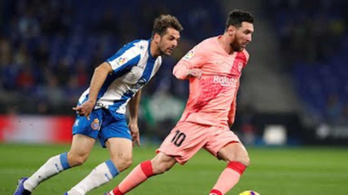 El Barcelona golea al Espanyol 4-0 en el Derbi Catalán 