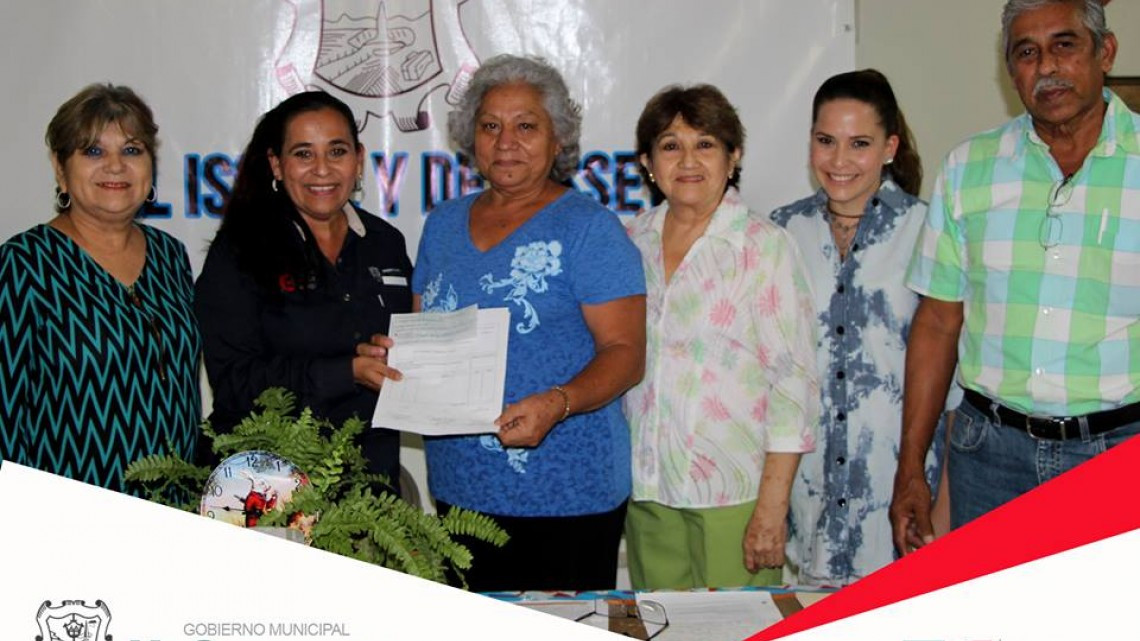 Entregan cheque a pensionados y jubilados