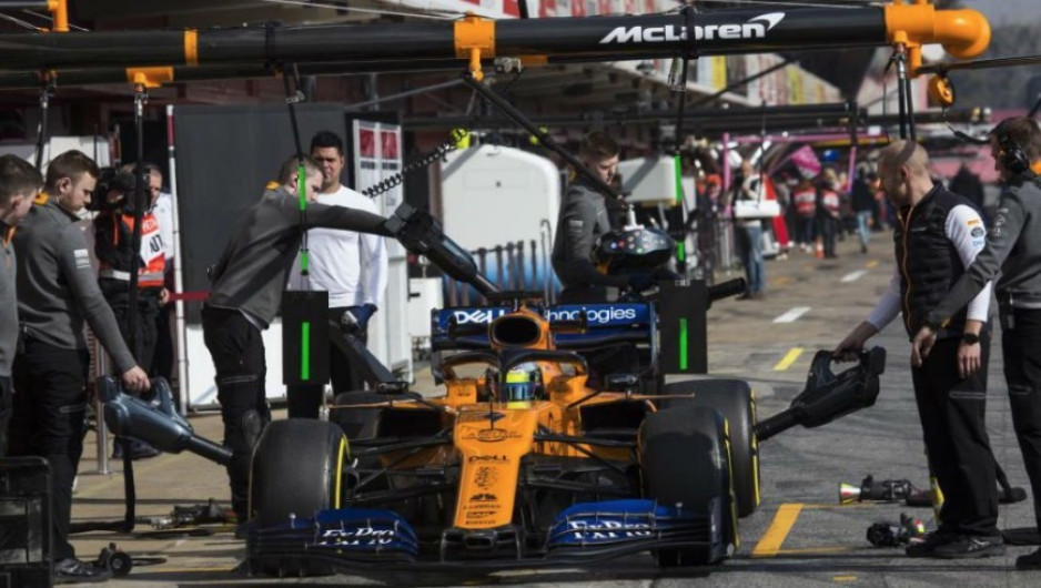 Un incendio en el garage de McLaren dejó tres heridos