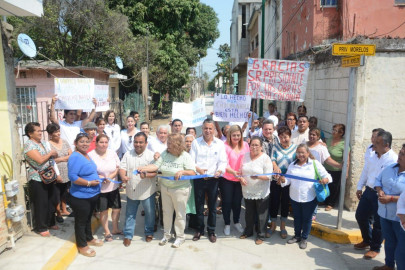 Inaugura Chucho Nader la Pavimentación de Otra Calle