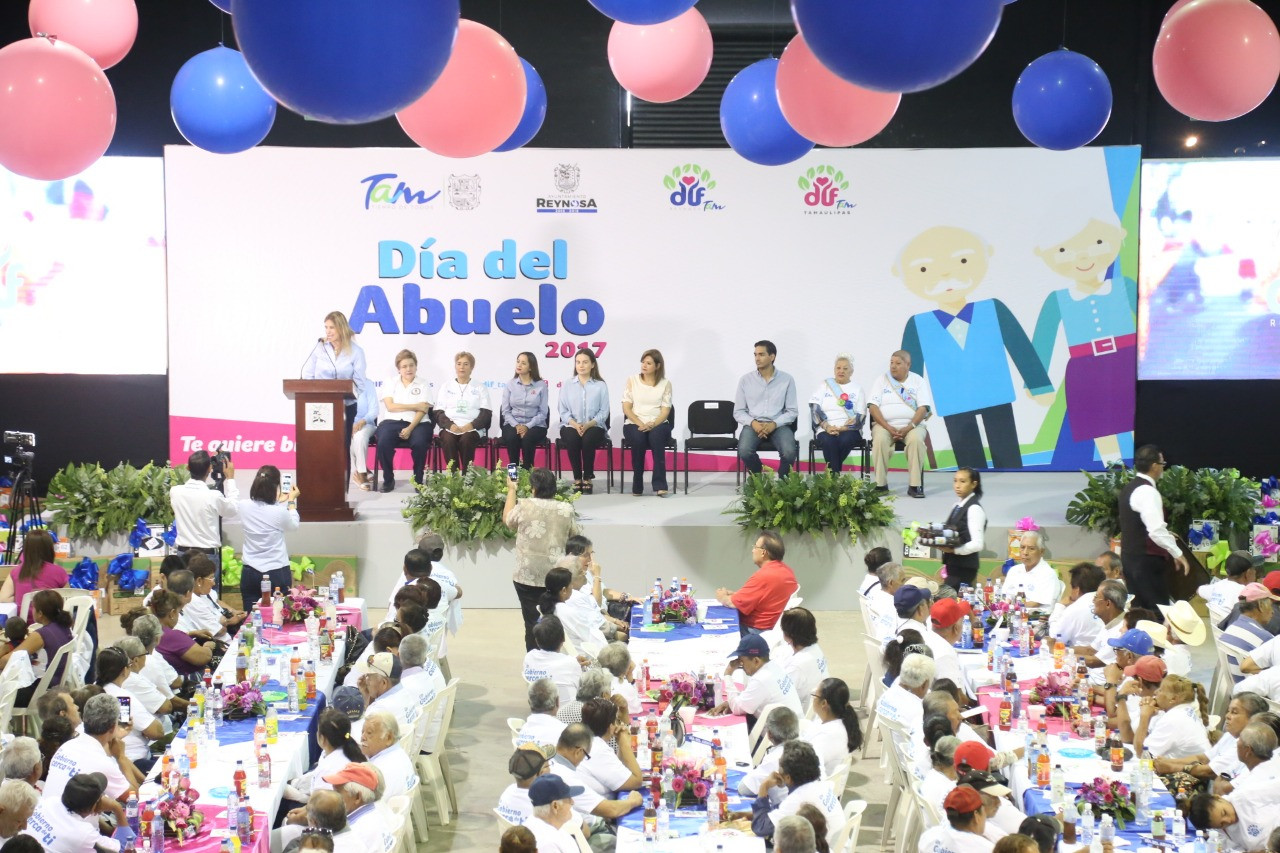 Celebra Maki a abuelitos en su día