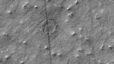 Revelan imágenes de extraño cráter marciano