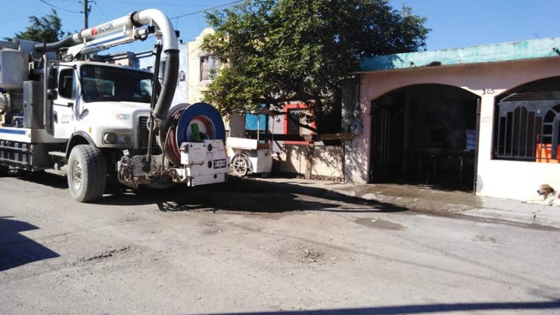 Comapa trabaja con equipo vactor