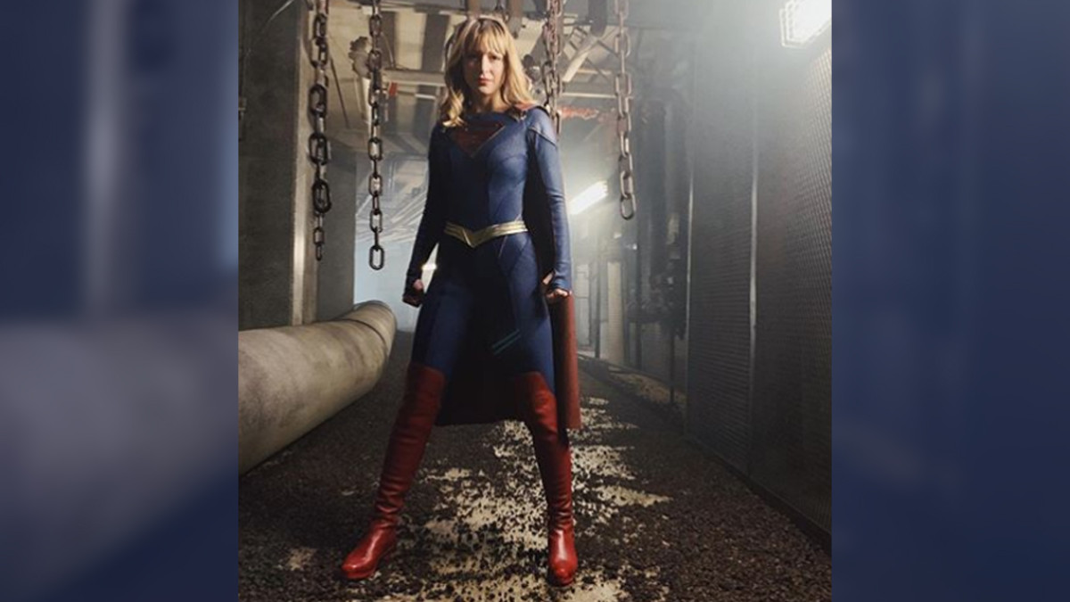 ‘Supergirl’ estrena uniforme y se despide de la minifalda
