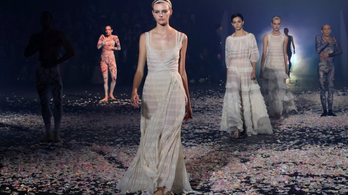 Dior arranca Paris Fashion Week con danza