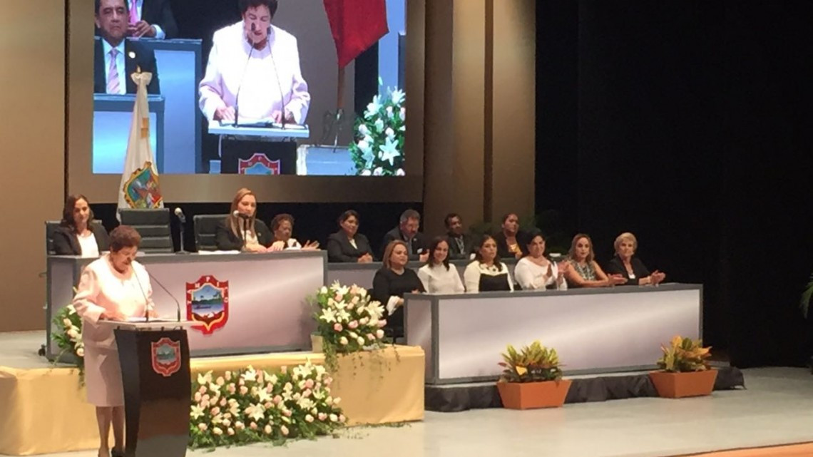 Rinde Magdalena Peraza Guerra su primer informe de gobierno 