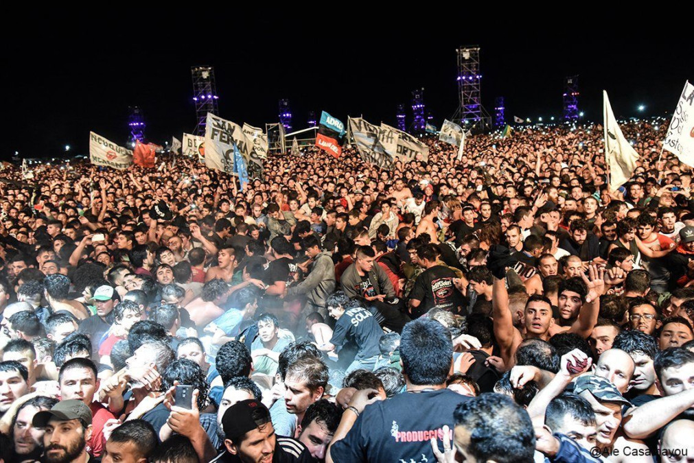 Estampida en concierto de rock deja dos muertos en Argentina