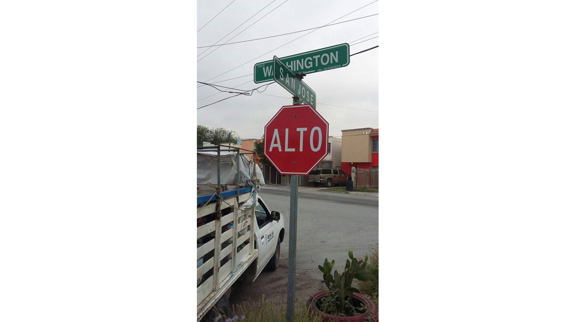 Servicios Primarios reemplazan lámina de señalamiento de alto