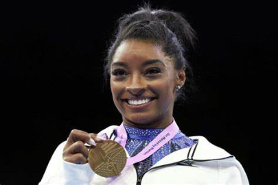 Simone Biles recupera su trono con su sexto título mundial
