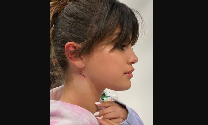 Selena Gomez celebra su nuevo álbum con un tatuaje