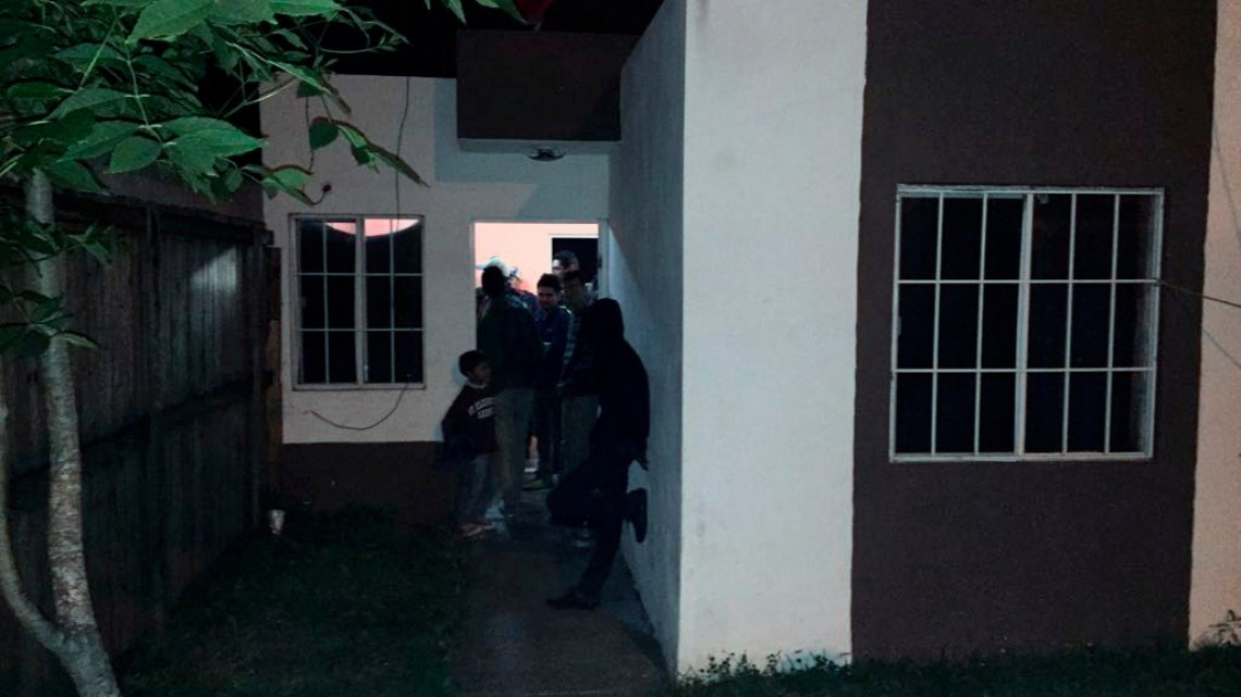 Localizan casas de seguridad con migrantes