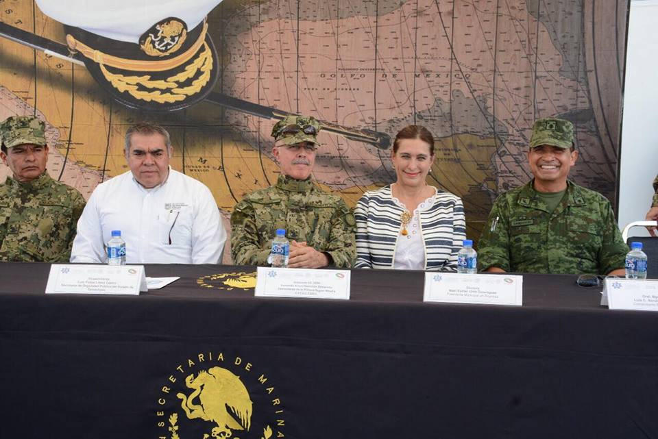 Asiste alcaldesa a entrega-recepción del Mando de Armas