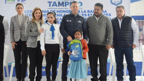 Entrega Chucho Nader más mochilas y útiles escolares en escuelas de la colonia Morelos