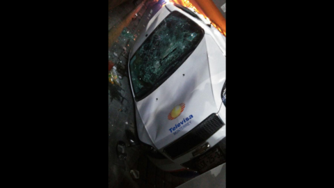 Manifestantes en NL arremeten contra medios de comunicación