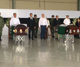 Homenaje a los funcionarios asesinados