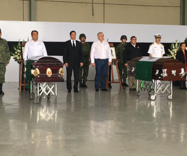 Homenaje a los funcionarios asesinados