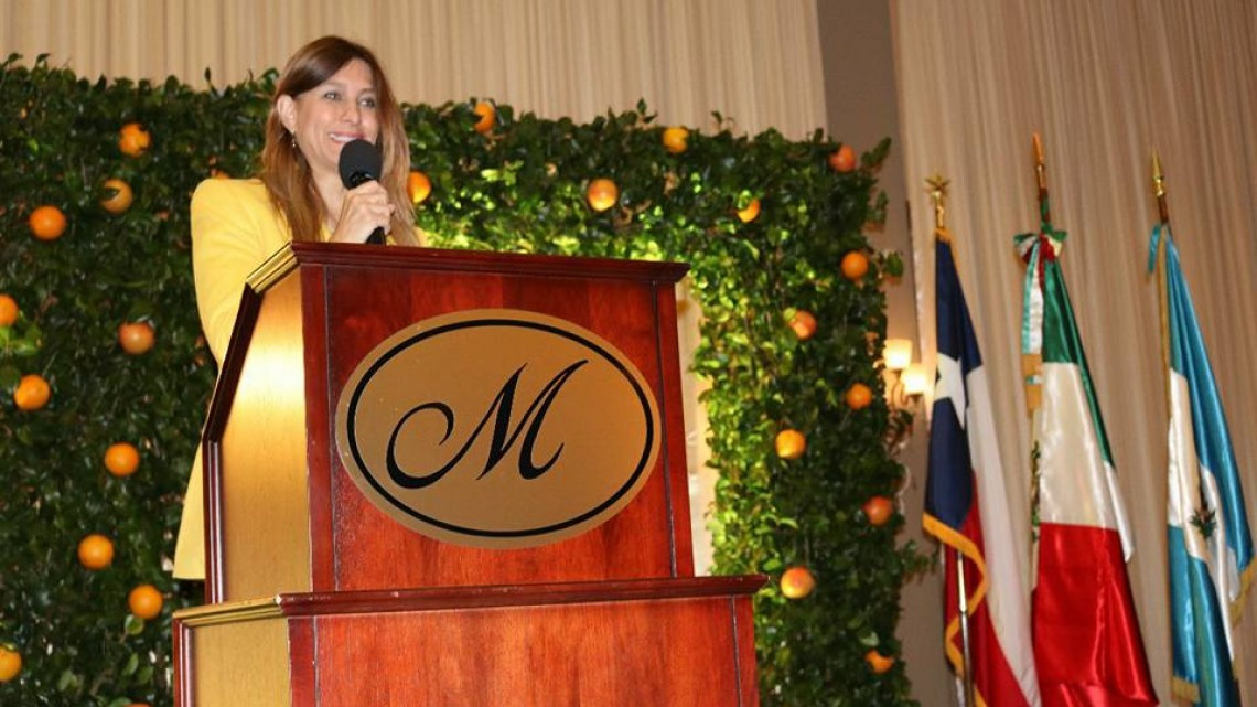 Recibe alcaldesa llave de Mission como símbolo de hermandad