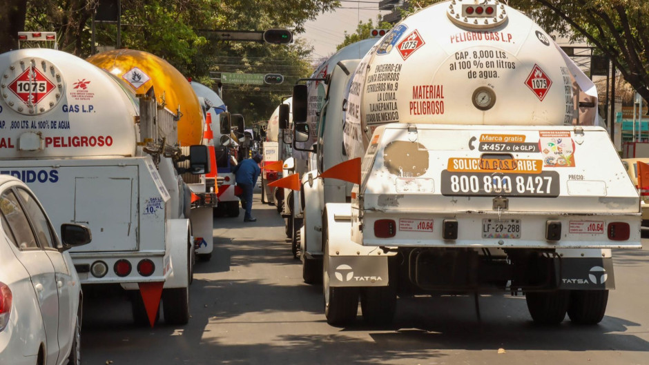 Unidades tendrán GPS, código QR, y control de velocidad al transportar Gas LP: Energía