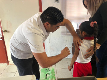 Llama Salud a la población a vacunarse en campaña intensiva