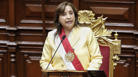 Presidenta de Perú sugiere adelantar elecciones a diciembre de 2023