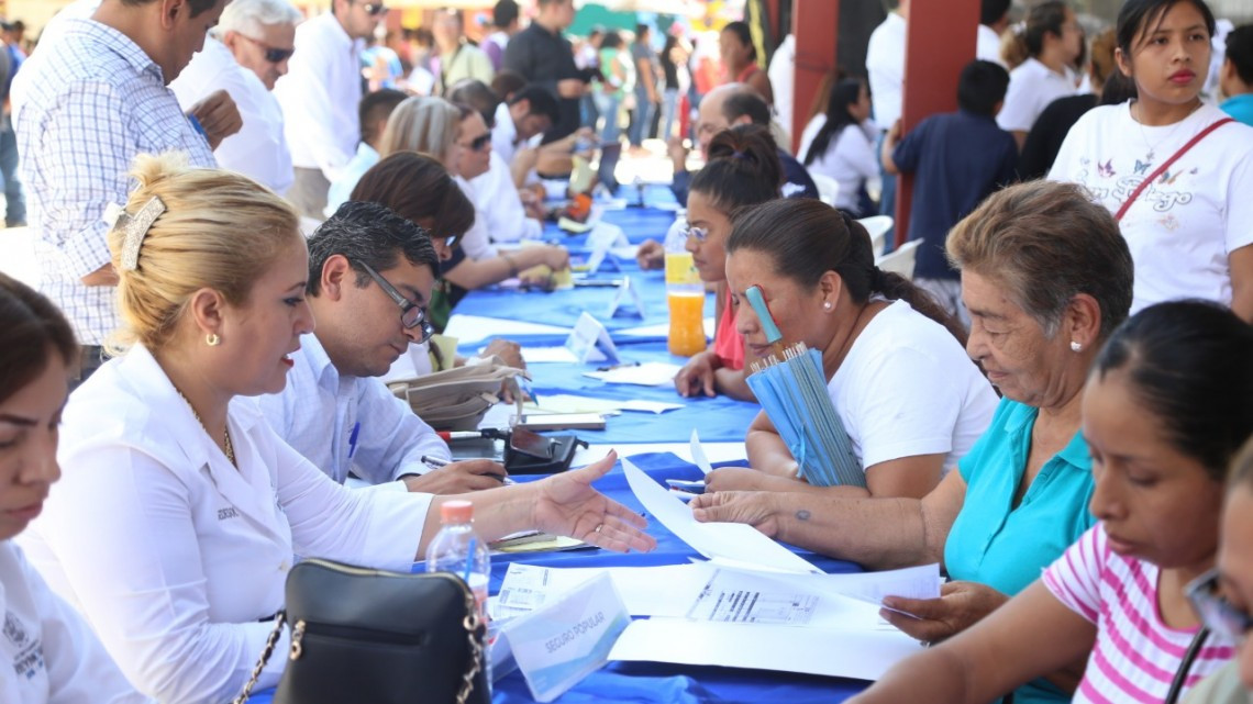 Benefician a 600 en audiencia pública en la Esfuerzo Nacional