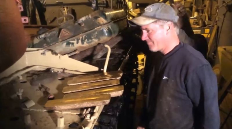 Compra tanque por internet y encuentra más de 2 mdd en oro