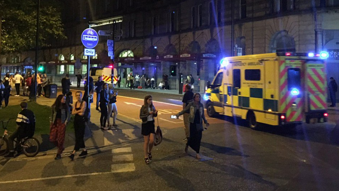 Al menos 20 muertos por explosión en concierto de Ariana Grande