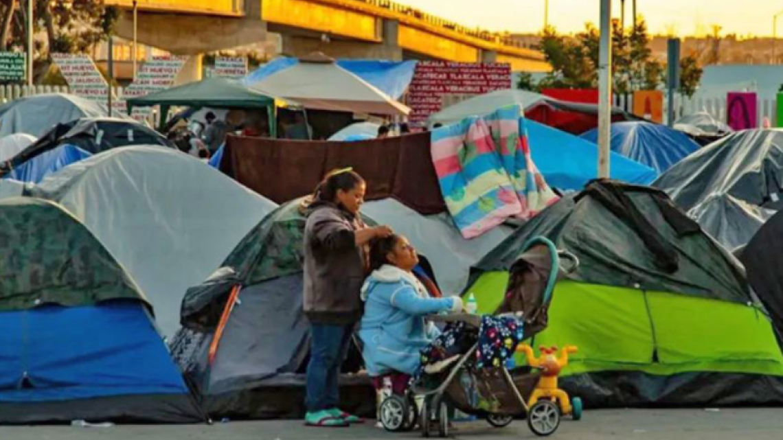 Reportan miles de migrantes varados en Matamoros a la espera de EU ponga fin al título 42