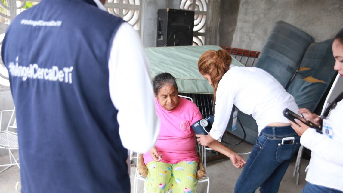 Entregan beneficios a familias de La Esperanza