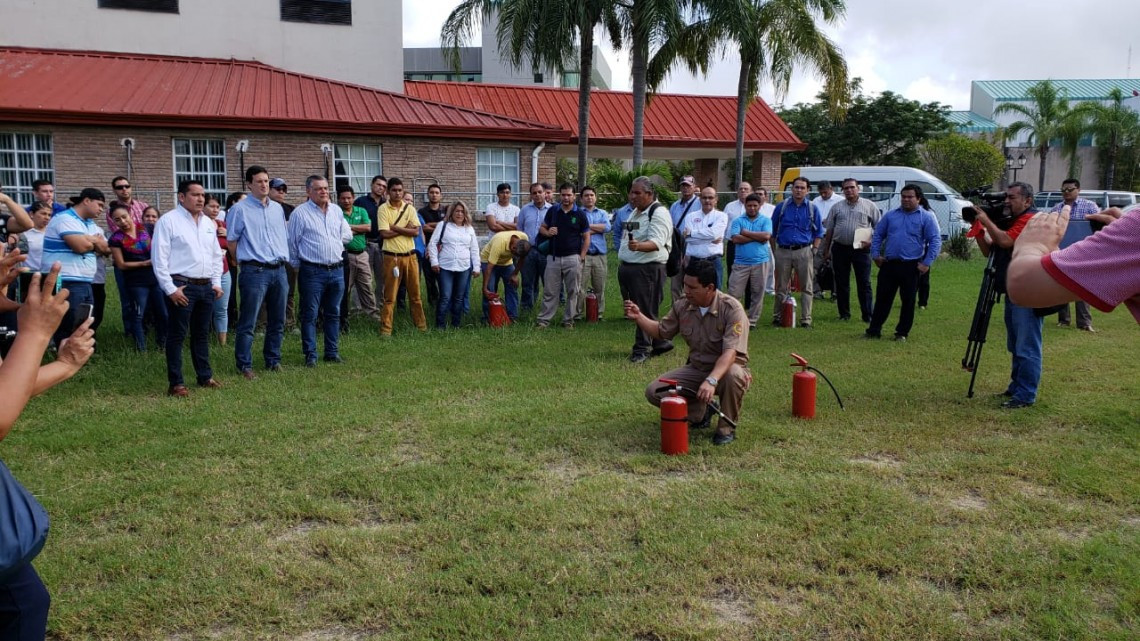 Realizan cursos de capacitación a personal de hoteles para manejo de extintores