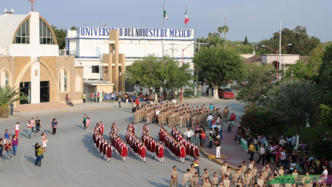 Ayuntamiento presente en desfile de independencia