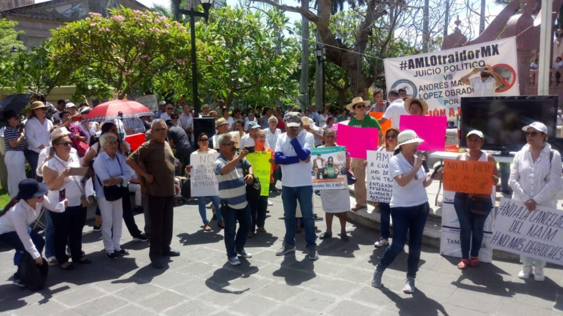 Protestan contra AMLO en Tampico