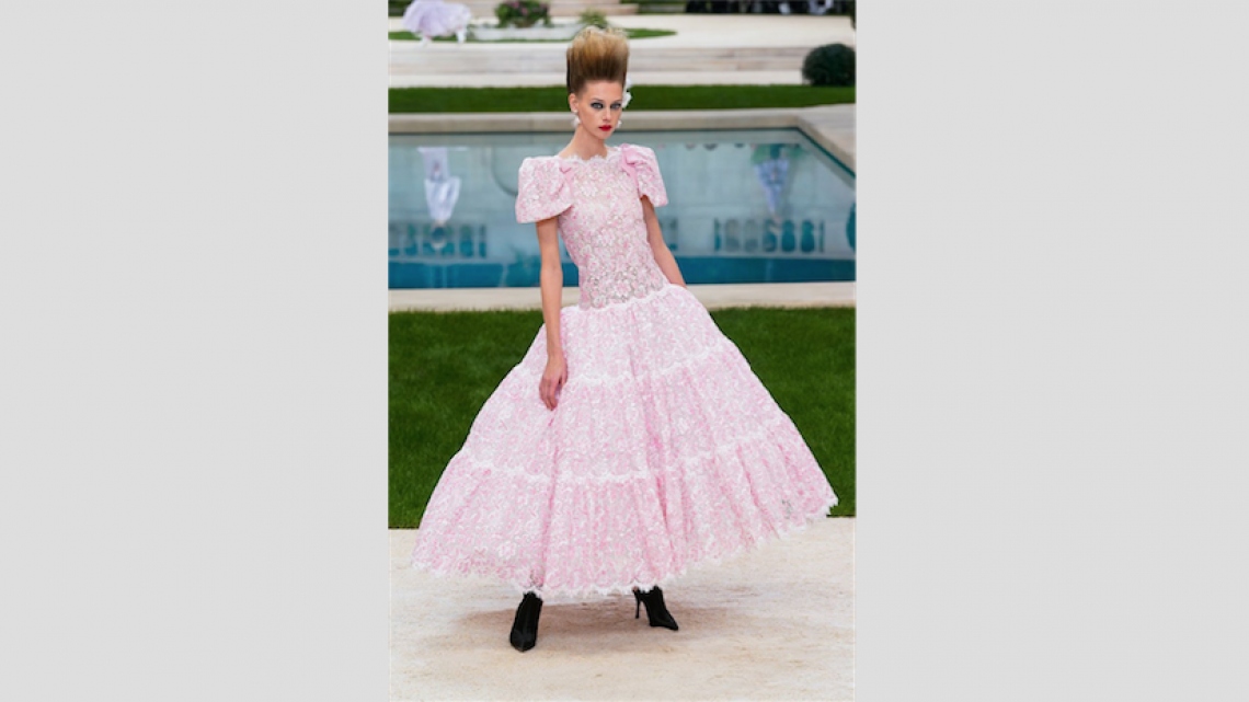 La fiesta de piscina retro de Chanel en París 