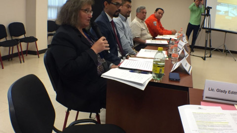 Angela Kerwin, reconoce que la política de EU está en revisión