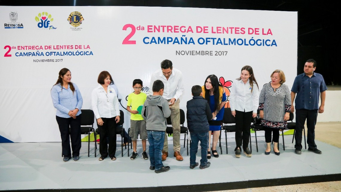 Entrega de lentes beneficia a más de 300 personas